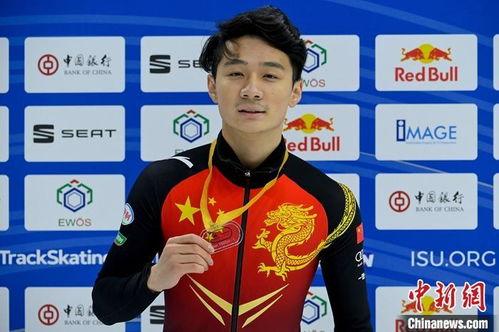 威戚个人资料,才华横溢的年轻艺术家,多才多艺的人生探索者